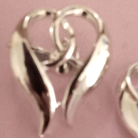 Vintage Coro Silvertone Heart Shaped Side Lobe Clip On Earrings - Picture 2 of 4